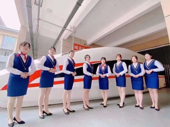 下是关于万年中等专业学校的新闻信息：